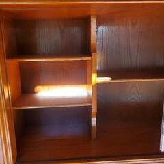 古いデザインのサイドボードの画像