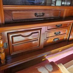 古いデザインのサイドボードの画像