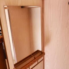 木製のワードローブ（タンス）の画像