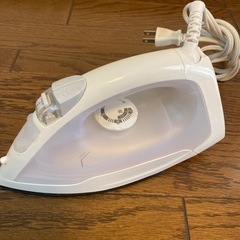 美品★ニトリ スチームアイロン ES-2350の画像