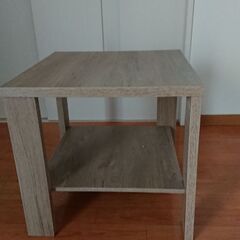 サイドテーブル