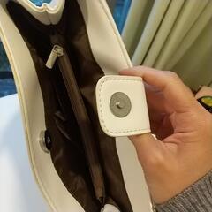 白いハンドバック（未使用）差し上げますの画像