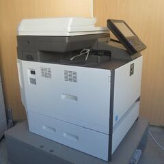 ★トナ－多め・両面対応！ SHARP シャープ A4カラー複合機 MX-C302W コピー・FAX・プリンタ・スキャナ・無線 LAN付 2段の画像