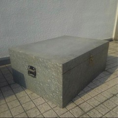 ブリキ　箱　一つ　ビンテージ
