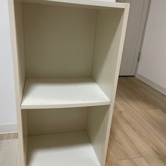 白のカラーボックスの画像