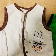 ベビー服　子供服　ベスト　70サイズ前後　3個セットの画像