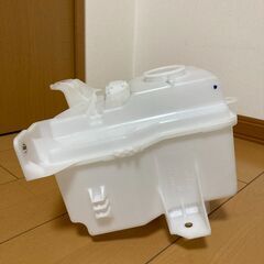 【直接取引限定】JB64ジムニー 純正ウォッシャータンクの画像