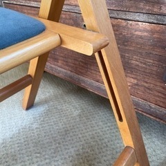 折りたたみ椅子の画像