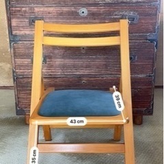 折りたたみ椅子の画像