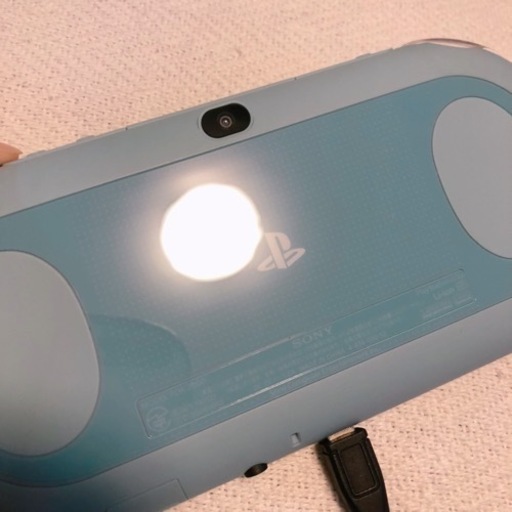 〈商談中〉PlayStationVita（PCH-2000シリーズ）Wi-Fiモデル ライトブルー/ホワイト PCH-2000 ZA1