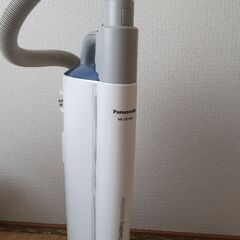 ハンディータイプの掃除機です。