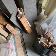 欲しい分だけ無料でお譲りします。大量の木材