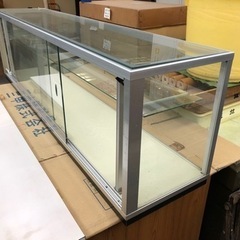 ガラスケース　巾150㎝　奥行33㎝　高さ45㎝