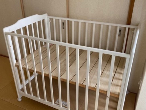 【取引中】ベビーベッド　カトージ　ホワイト　白