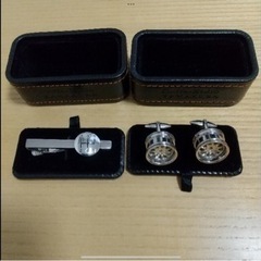 ネクタイピン、カフスボタン
