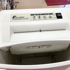無料！！フェローズ シュレッダー 55CC✨幅37×奥行25×45ｃｍ クロスカット方式✨古いですがまだまだ現役！バリバリいって裁断しました【こちらは店舗です。浜村鹿野温泉ICから3分 買取本舗 宮本リサイクル 営業時間９～１９時 定休日水曜日】の画像