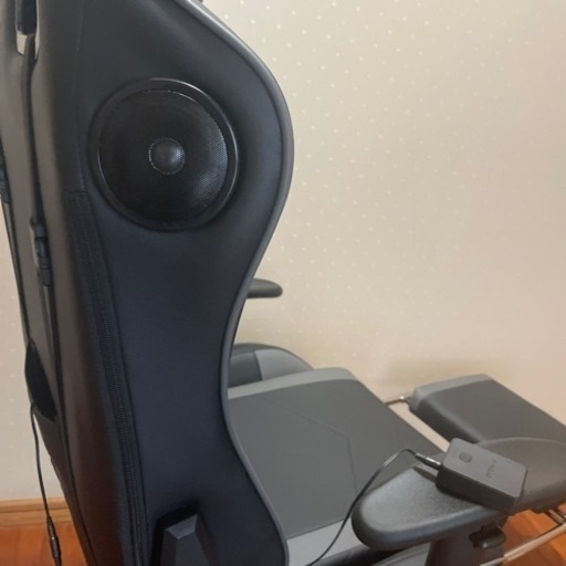 知念様 新品未使用！組立済み！在宅ワークに最適！スピーカー付きゲーミングチェア