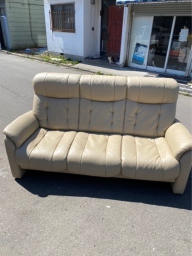 ニトリ　レザー3人掛けソファ