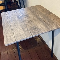 テーブル