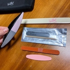 【値下げしました‼️】新品 Nail Bar オリジナルポーチ ブラック×ピンク（おまけ付き、5点セット）の画像