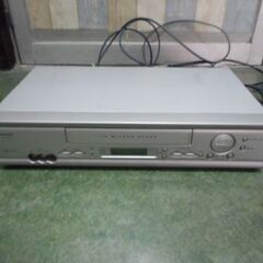 ●お取引き中●VHSビデオデッキ(シャープ）