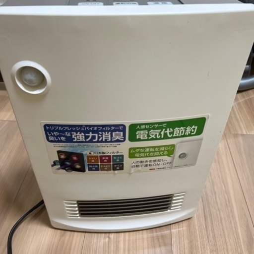 ニトリのホットカーペットと山善のヒーター