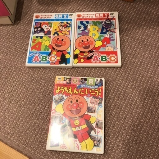 アンパンマン 英語DVD 2枚（定価1本2980円）と、幼稚園DVD1枚と英語本