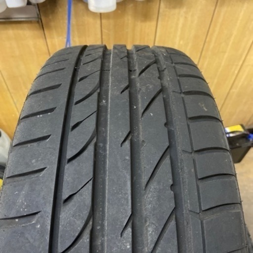 プリウス等にエンケイ１８インチキズなしタイヤバリ溝 プリウス等にエンケイ18インチキズなしタイヤバリ溝