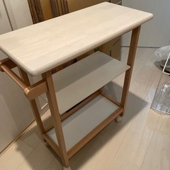キャスター付き収納
