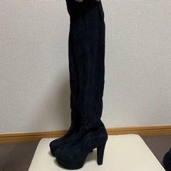 ニーハイブーツ