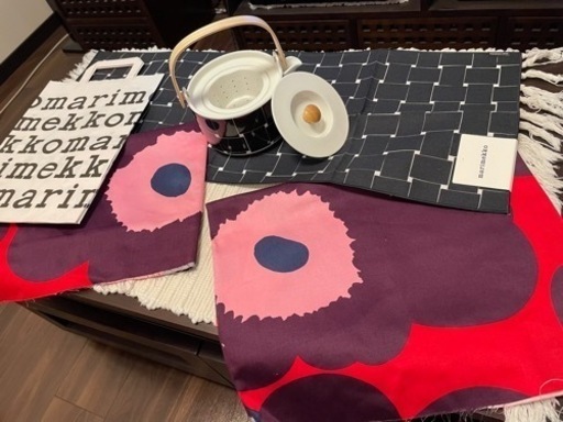 【未使用品】マリメッコのティーポット、キッチンクロス