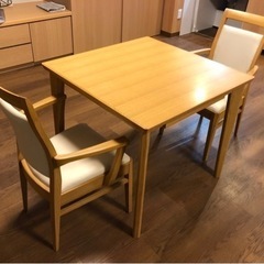 テーブルセット　３年位使用　便利ですの画像