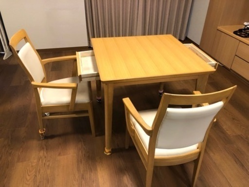 テーブルセット　３年位使用　便利です