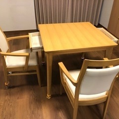 テーブルセット　３年位使用　便利です