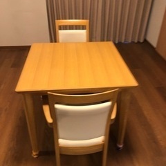 テーブルセット　３年位使用　便利ですの画像