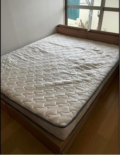 クイーンベッドセット。配送できます。