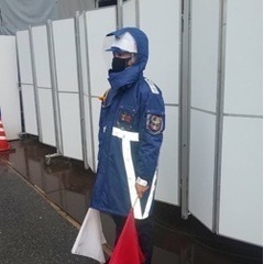 【週払い可能】月収20万円〜　〈勤務地:広島県全域〉交通誘導警備のお仕事の画像