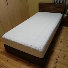 【取り引き中】シングルベッド差し上げます。