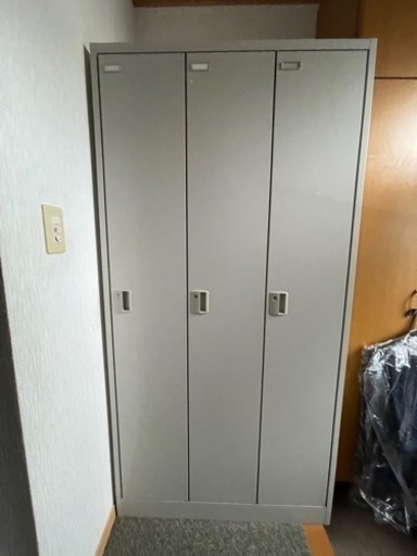 ◯3連ロッカー　お譲りします