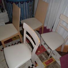 無料・10年程度使用・椅子４脚・色ホワイト★横浜市保土ヶ谷区・引取限定の画像