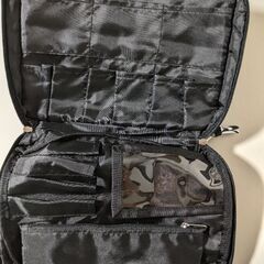 未使用品！Maunaloaマウナロア　コスメポーチ（化粧道具入れ）の画像