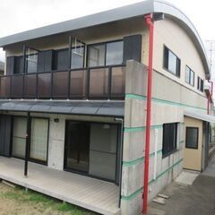 土地面積100坪超の整形地！3台駐車可能・南面に広いお庭とテラス...