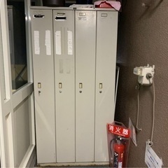 決まりました。【急募！UCHIDA製4連ロッカー　リニューアルにつき】