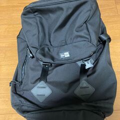 NEW ERAのリュックをお譲りします（底面破れあり）