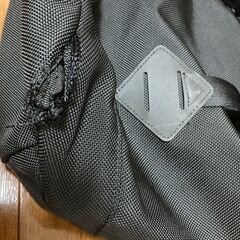 NEW ERAのリュックをお譲りします（底面破れあり）の画像