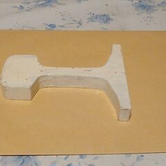 大きめの線路を切って作った重し（文鎮）。欲しい方は連絡をお願いします。