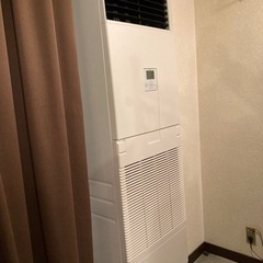 【取引中】①定価９０万、急ぎで引き取り再掲載、80,000円にします】業務用３馬力大型エアコン　２シーズンのみ利用の画像