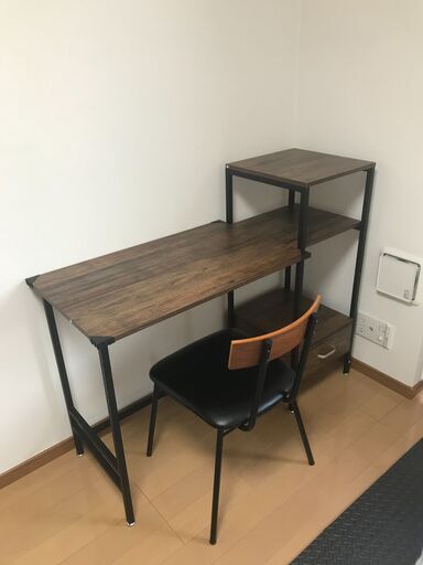 パソコンデスク（引き取りに来て下さる方優先）