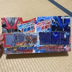バンダイ 仮面ライダーセイバー DXドラゴニックナイト&キングラ...