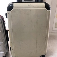 スーツケース　大と小の画像